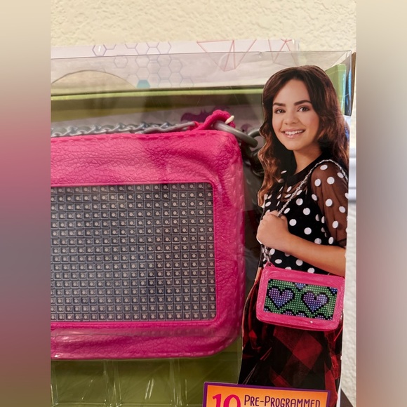 Project Mc2 Pixel Purse Pink Medium Interactive Electronic Purse iOS Android - Picture 4 of 9